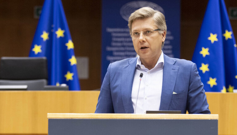 Пятеро латвийских европарламентариев проголосуют за отмену депутатского иммунитета Ушакова