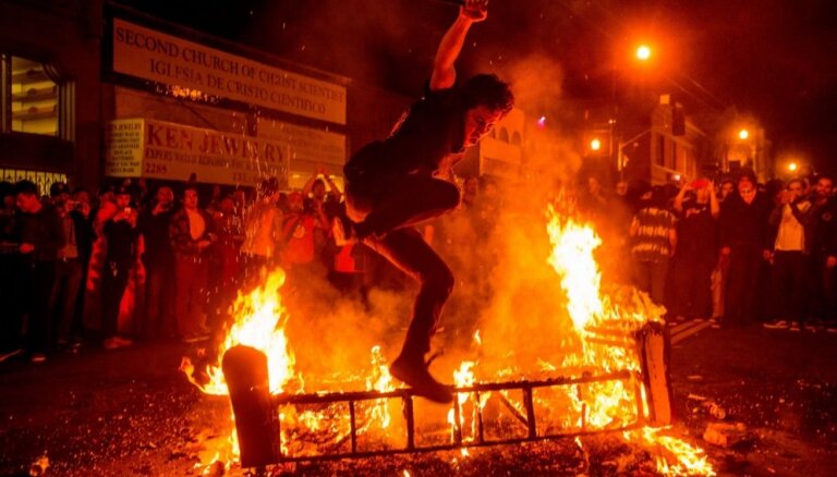 Почти 300 человек задержаны в Афинах после боев демонстрантов с полицией