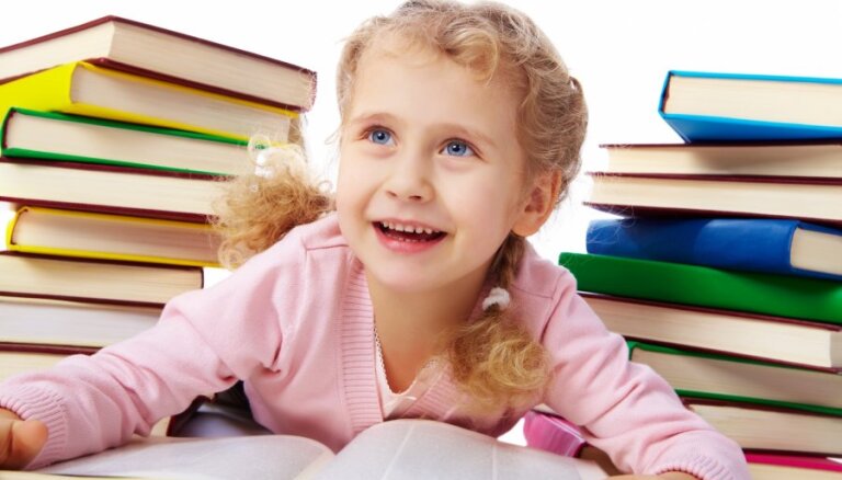 Trīsgadnieku vecāki aicināti iepazīties ar bibliotēku pasauli - arī dāvanas būs