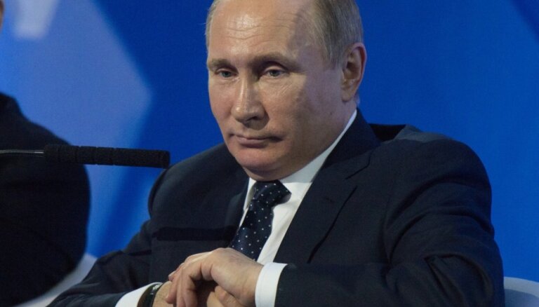 Путин отправил в отставку главу МЭР Улюкаева, который взят под домашний арест