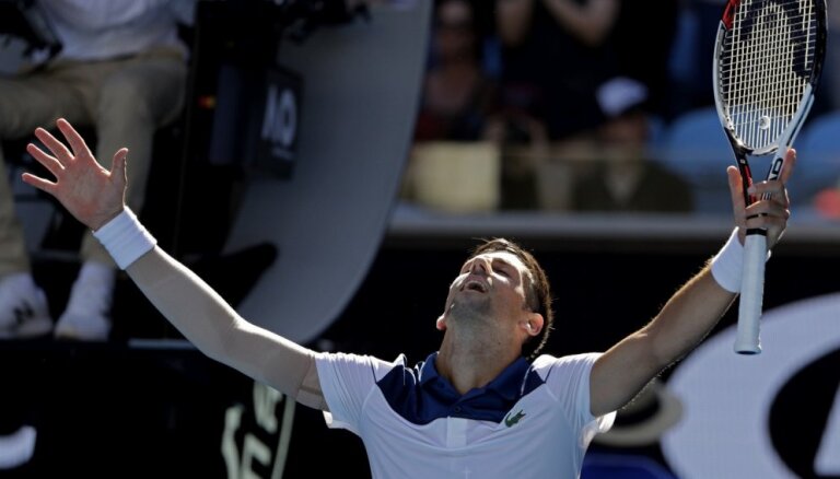 Džokovičs atgriežas ar uzvaru un droši iesoļo 'Australian Open' otrajā kārtā