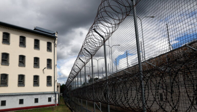 В тюрьмах Латвии не хватает более 400 сотрудников