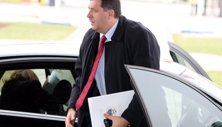 ASV piemēro sankcijas Bosnijas serbu politiskajam līderim Miloradam Dodikam