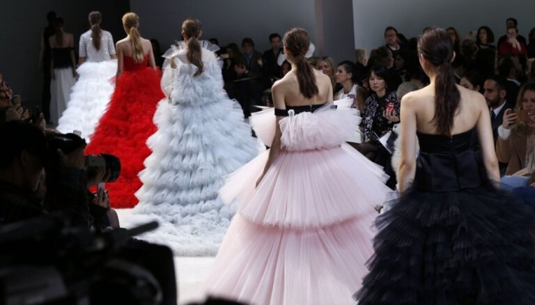 Лучшие показы Парижской недели моды весна-лето 2016: пышные юбки и платья принцесс Giambattista Valli