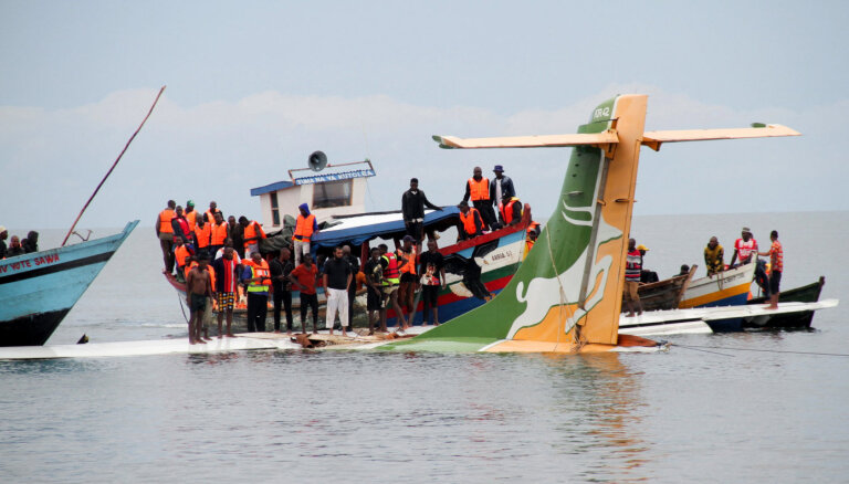 В Танзании самолет потерпел крушение и упал в озеро Виктория: 19 погибших