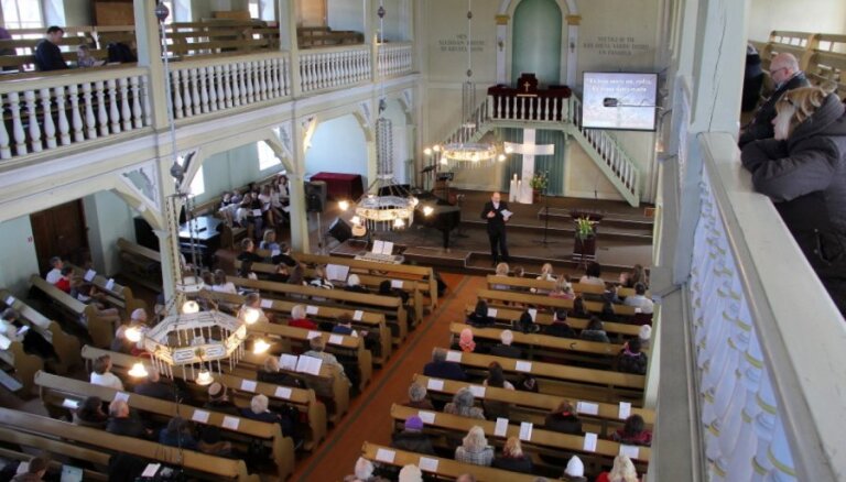 Fotoreportāža: Lieldienu dievkalpojums Ventspils Baptistu draudzē