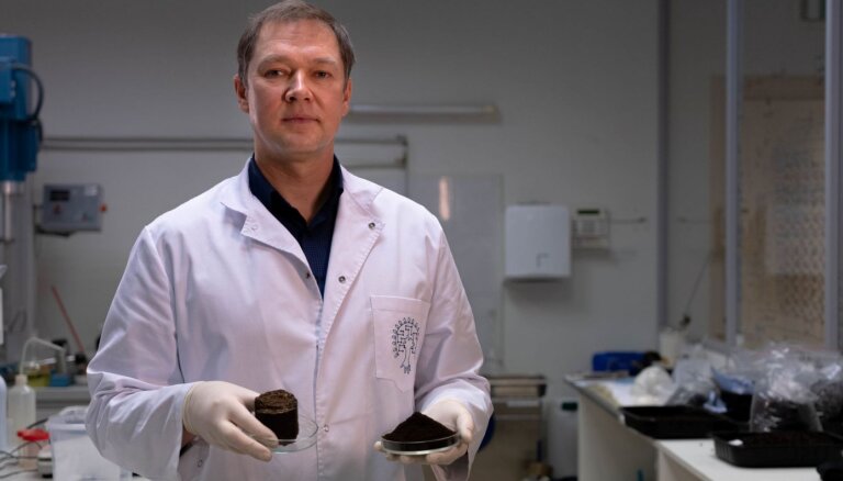 RTU zinātnieki no kafijas biezumiem rada bīstama piesārņojuma attīrīšanas materiālus
