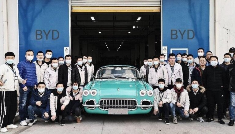 Китайцы запустили в производство реплику культовой "классики" Chevrolet Corvettе