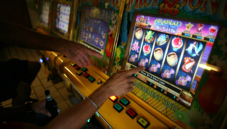 Зависимость от азартных игр: 14 620 латвийцев попросили не впускать их в казино