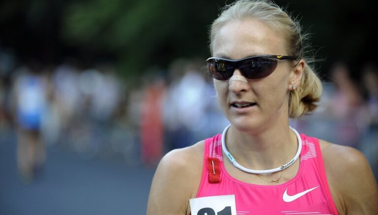 Pār slaveno britu maratonisti Polu Redklifu krīt dopinga aizdomu ēna
