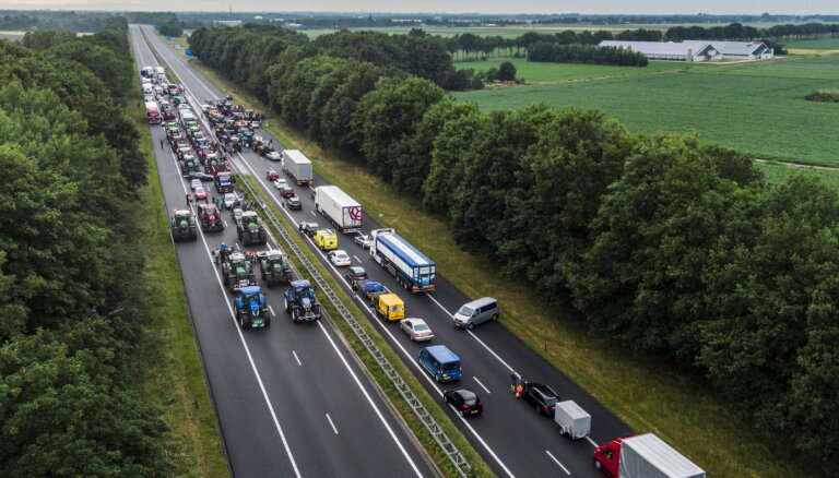 Протесты в Нидерландах: фермеры блокировали автобаны