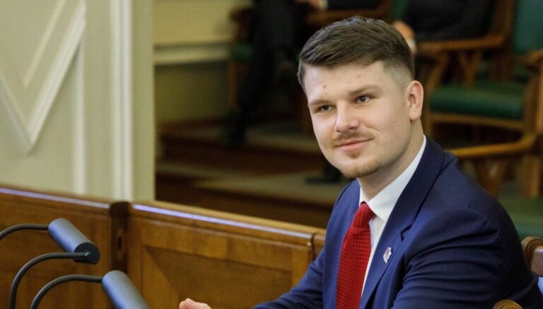 Tēva pamācīts, Ričards Šlesers ar medijiem nerunā