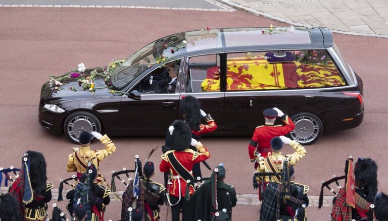 Lielbritānijā miljoniem cilvēku sekojuši līdzi Elizabetes II bēru ceremonijai