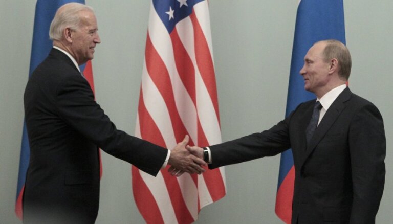 Байден связал "низшую точку" в отношениях России и США с действиями Путина