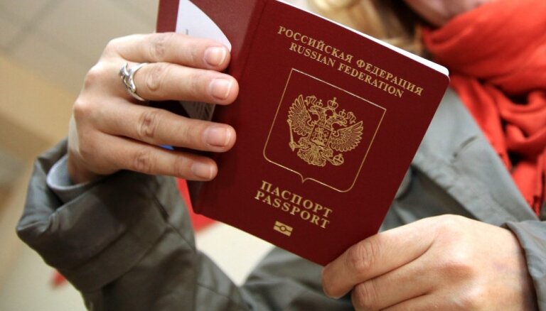 Krievija apsvērs vienkāršotu pilsonības piešķiršanu Baltijas valstīs dzīvojošajiem krieviem