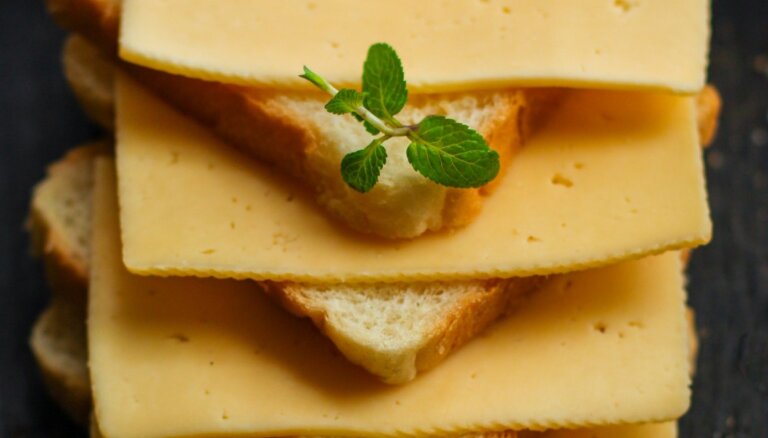 Krievijas siers nav Tilzītes. Kāpēc vienkārša nosaukuma maiņa nav korekta?
