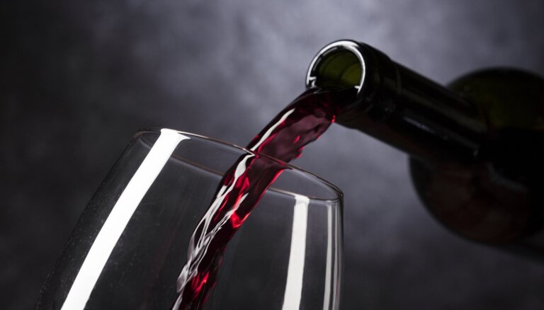 Полезно ли вино и чем закусывать? Серьезные ответы на несерьезные вопросы про алкоголь