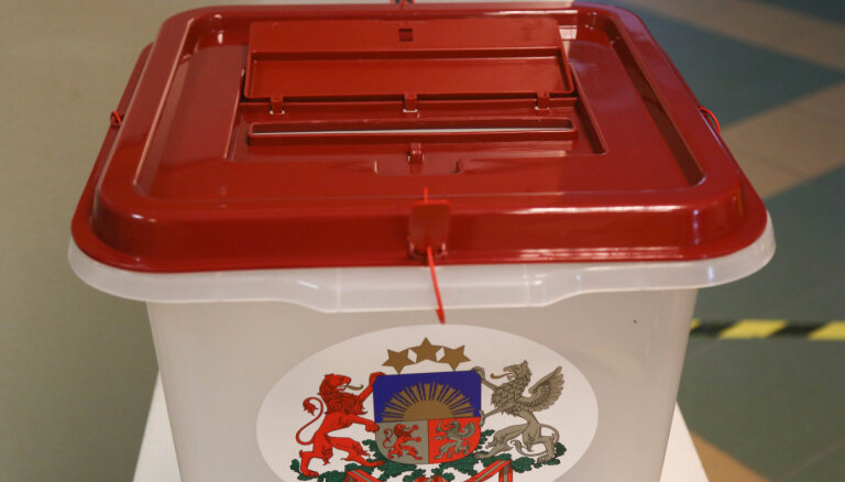 В первый день предварительного голосования на выборах в Сейм наблюдаются очереди у некоторых избирательных участков