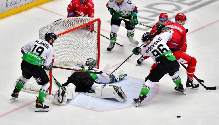 Bičevskis gūst vārtus zaudētā Čehijas hokeja ekstralīgas pusfināla sērijas spēlē