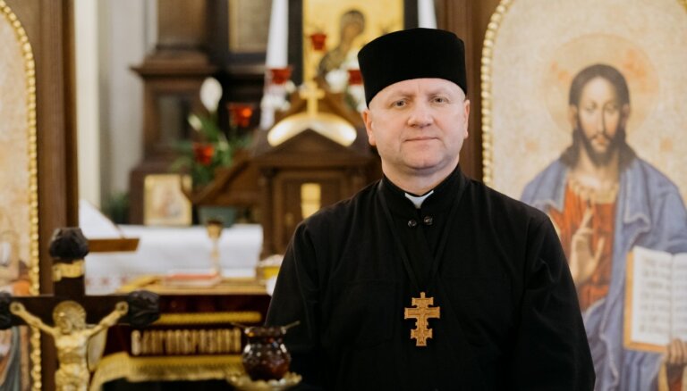 Ukraiņu priesteris, kurš nekļuva par futbolistu. Intervija ar Romānu Sapužaku