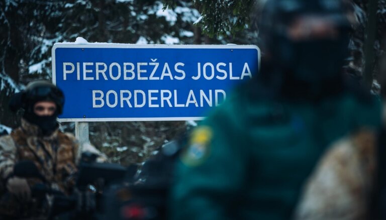'Amnesty International' pārmet Latvijai sliktu izturēšanos pret bēgļiem uz austrumu robežas