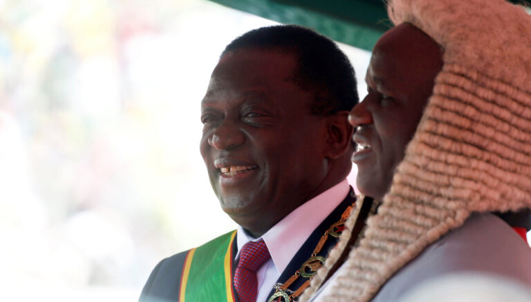 Zimbabvē prezidenta amatā inaugurē Mugabes gāzēju Mnangagvu