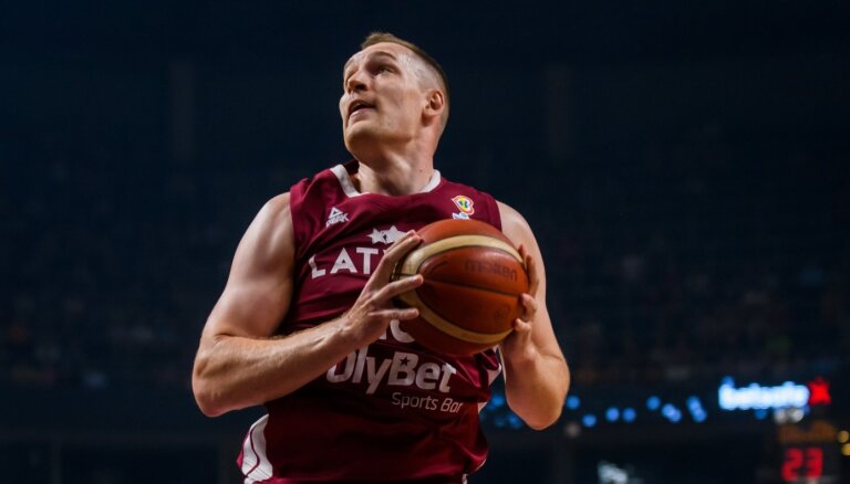 Čavars ar 'double-double' ieved komandu Eiropas Ziemeļu basketbola līgas finālčetrinieka turnīrā