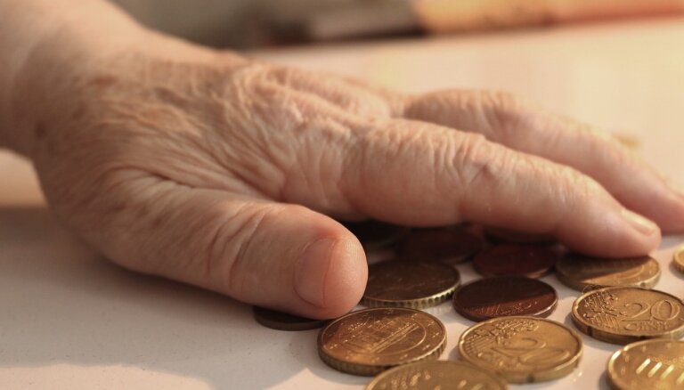 В Латвии может быть введена базовая пенсия