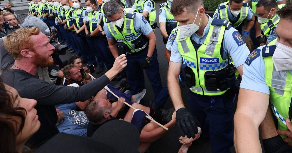 Clashes erupt in New Zealand during protests against Covid-19 restrictions and vaccines