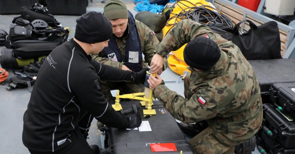 A 5.4-ton wartime air bomb was neutralized in a Polish port city