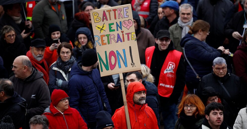 French citizens are protesting against raising the retirement age