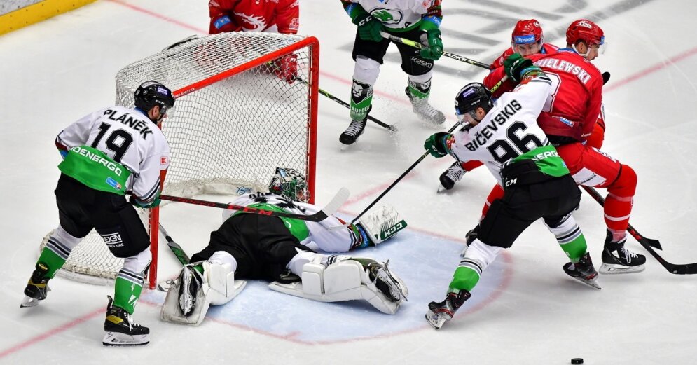 Bičevski scores in the game of the lost Czech hockey extreme semi-final series