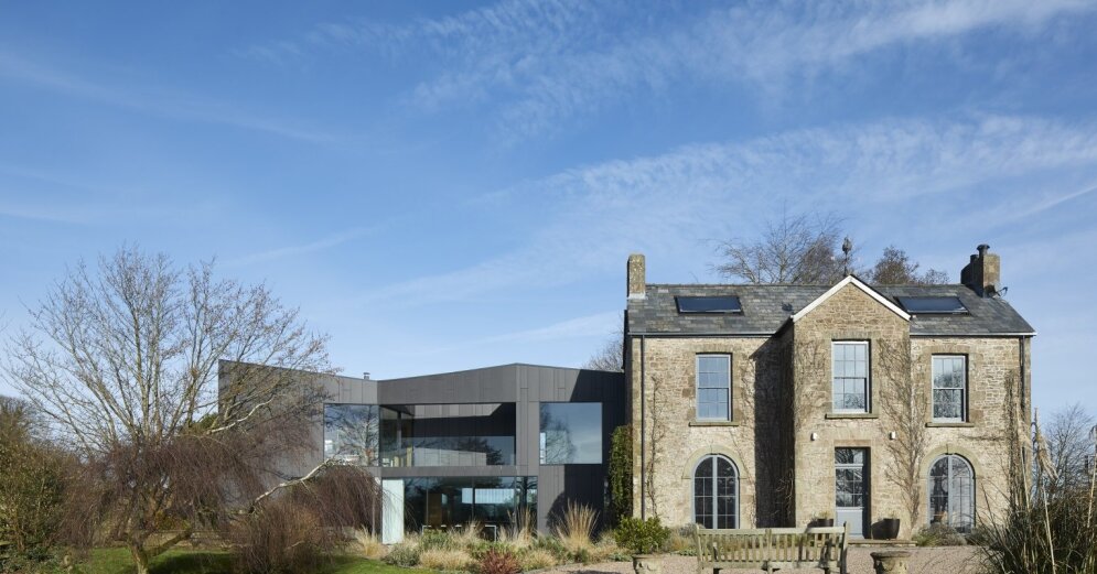 The house in the direction of the wind – an old country property on the top of the hill with a modern extension