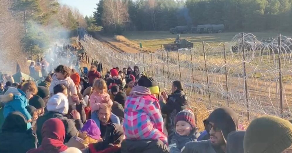 Ukraine warns migrants in Belarus not to try to enter its territory