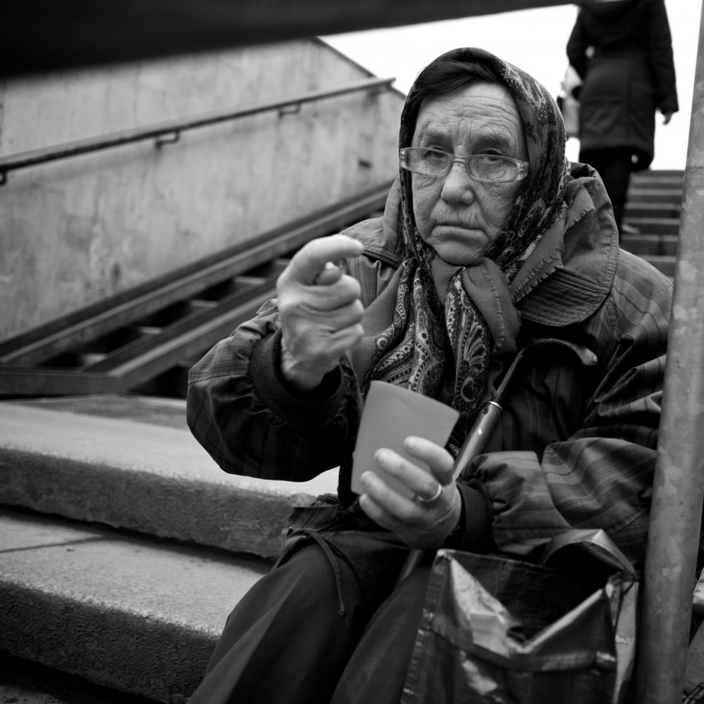 Пасхальная Рига глазами иностранного фотографа - бомжи, дождь, угрюмые лица