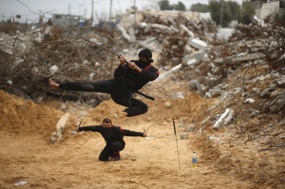 Uguni spļaujošas palestīniešu nindzjas